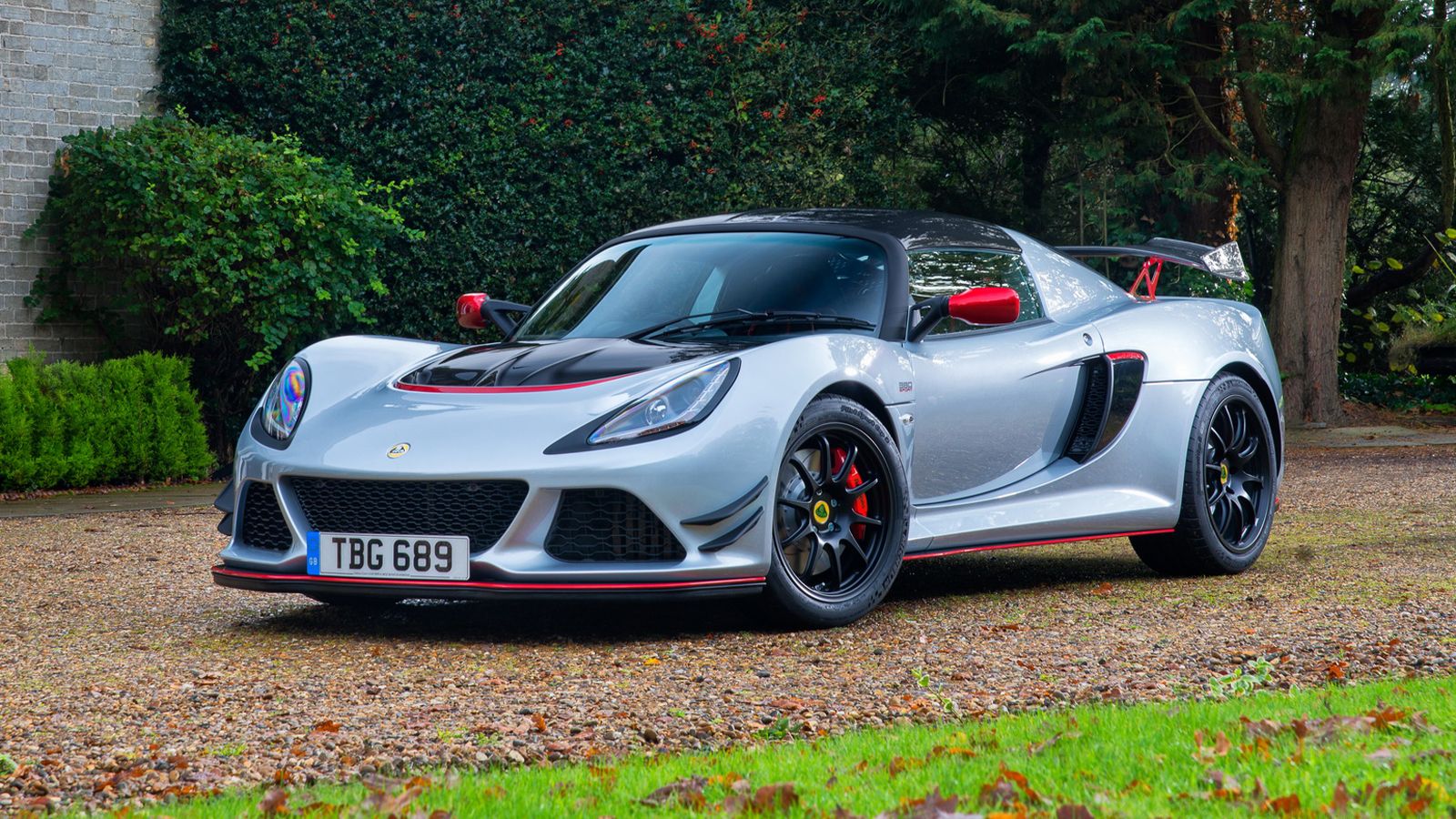 H νέα Lotus Exige Sport 380 χρειάζεται 3,7 δλ. για να πραγματοποιήσει το 0-100 χλμ./ώρα, ενώ έχει τελική ταχύτητα 286 χλμ./ώρα.